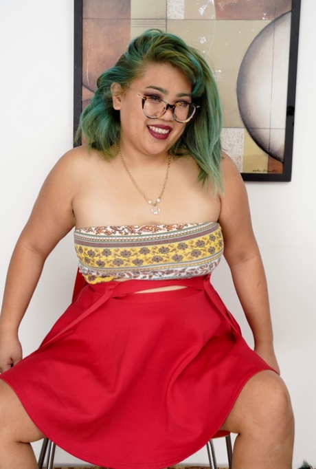 big breasted naked voluptuous woman hd gallery
