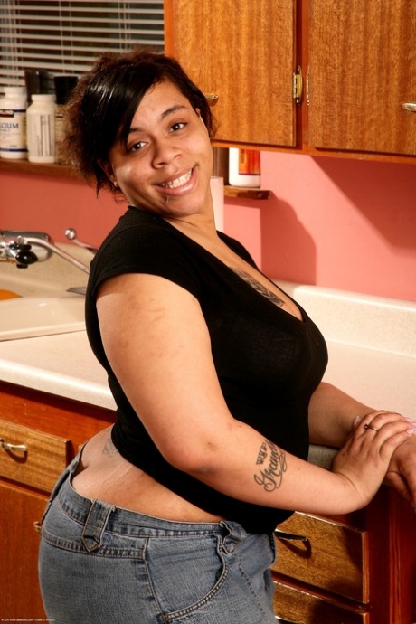 thick muslim women nudes photo