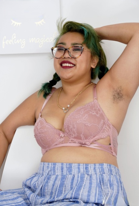 curvy egirl hot photo
