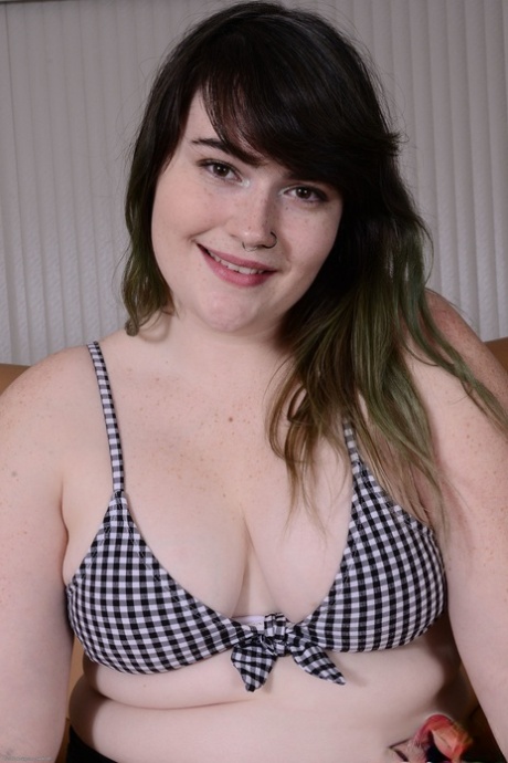fat granny pissing porn pics
