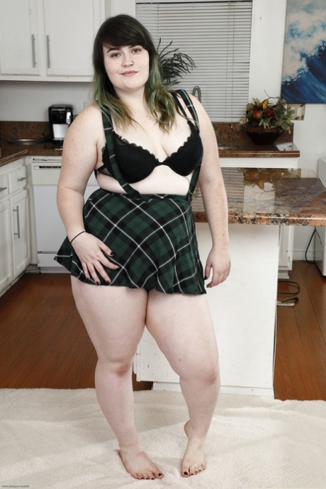 fat clit on tribbing lesbian2 nude pictures