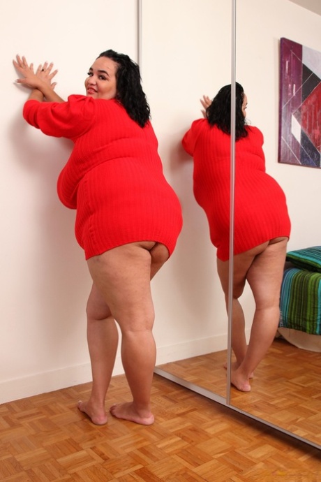 thick pumping cleaning kyana sexy nudes gallery