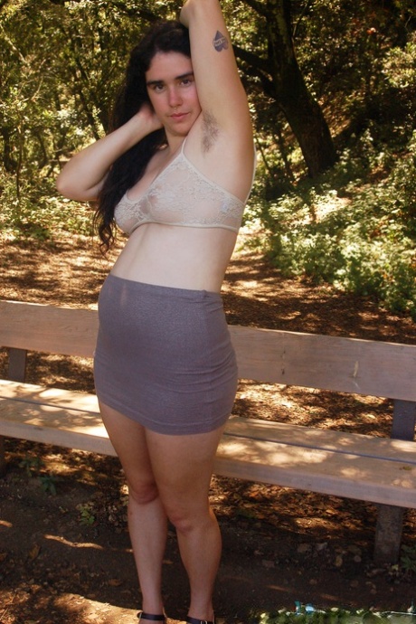 thick thai hooker free nude photo