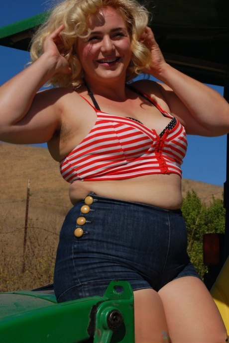 thick thigh skirt pornos galleries