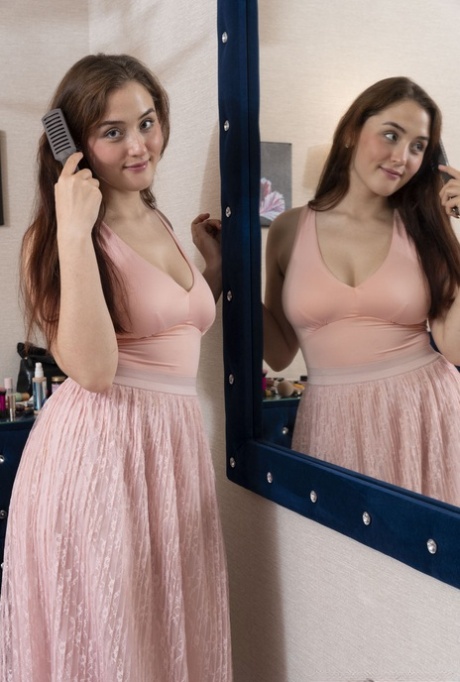 plumper mom seduces sons friend hot pics