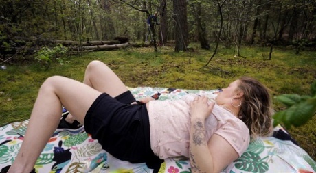 chubby women with hairy legs sexy naked gallery