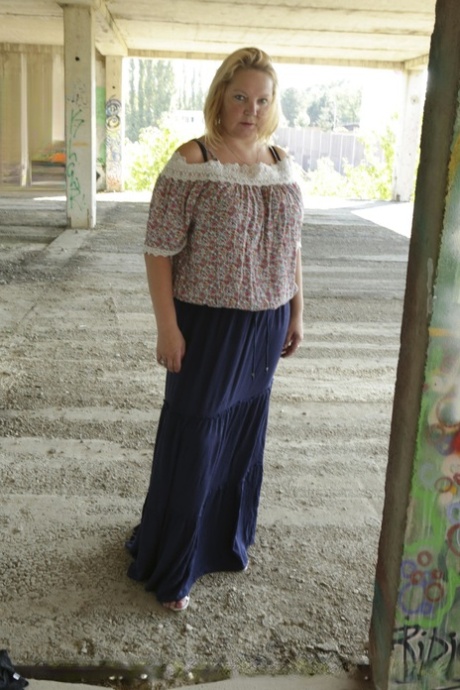vodeu chubby lady gets picked up and assfucked nice pic