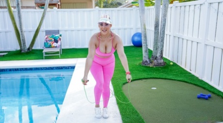 thick asian gym girl sexy images