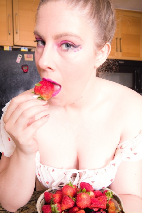 fat girl strapon hot sex picture