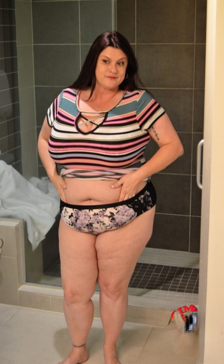 busty mature bbw facesitting nudes gallery