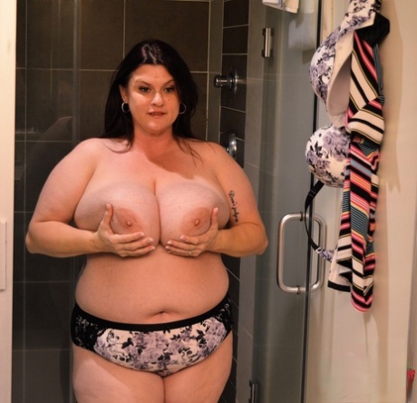 thick blonde pussy adult picture