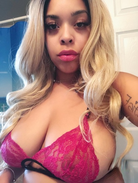 thick mom flash exclusive image