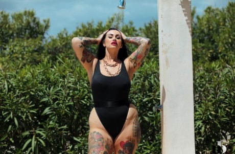tall thick mom top photos