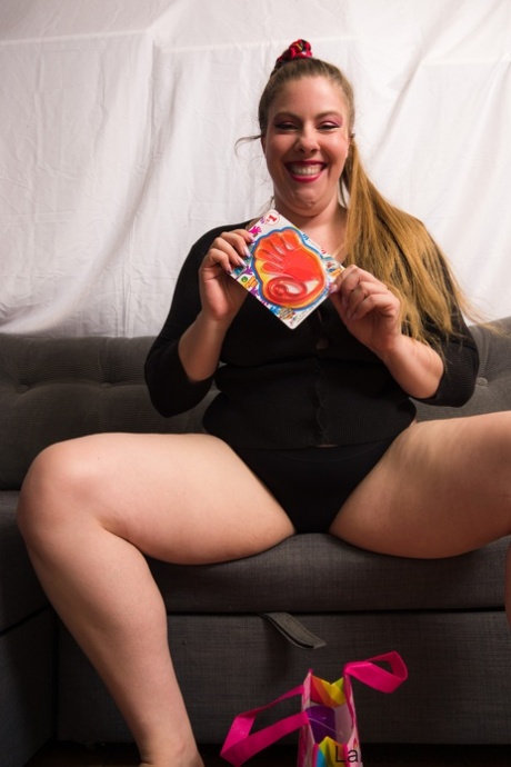 desiree diamond sucks a fat white cock nudes images