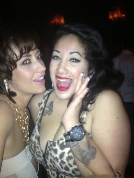 bbw lesbians kissing pornos image