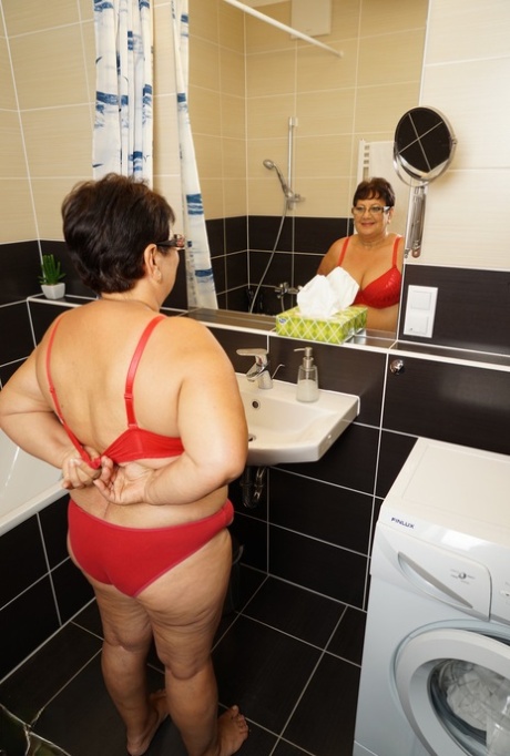 big ass mom romantic free naked img