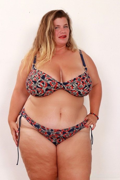Hayley Jane model art galleries