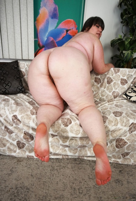 sexy latina shakes fat ass beautiful photos
