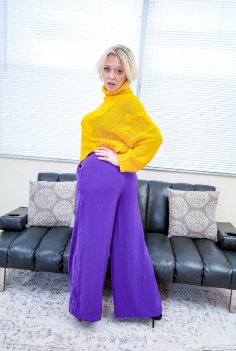 curvy spanish teen beautiful image