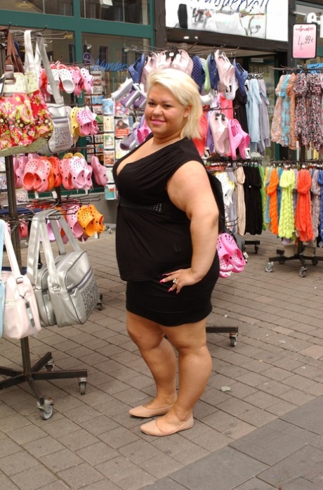 thick pawg stepmom hd img