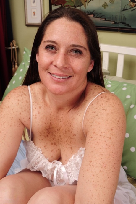 bbw masturbating with help beautiful nude picture