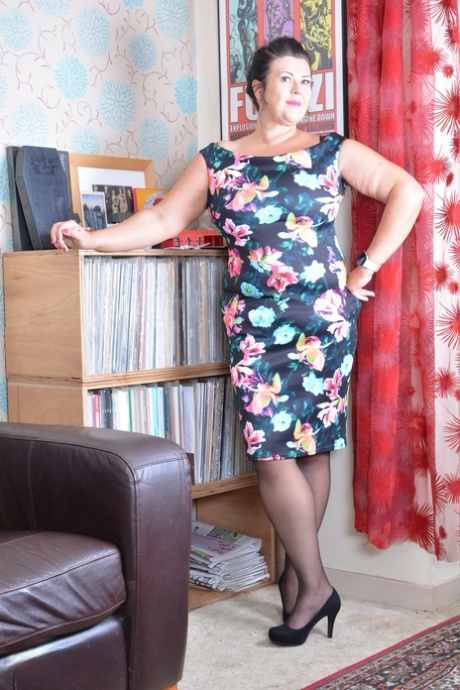 chubby mom seduce own son hd pictures