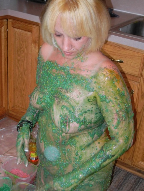 curvy blonde whore with big natural boobs enjoys in hard erotic picture