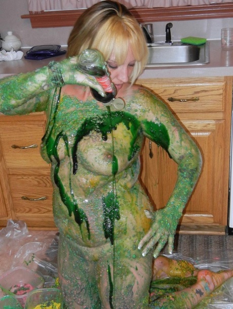 chubby mom seduces son sex photos