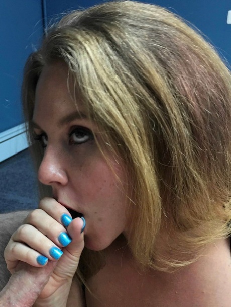 hot amateur bbw masturbates with pink dildo homemade sexy xxx img
