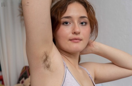 curvy stepmom jamie valentine vibrates a wet teen pussy exclusive image