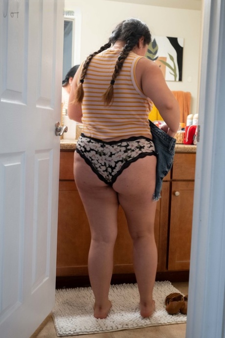 big ass blonde plowed erotic picture
