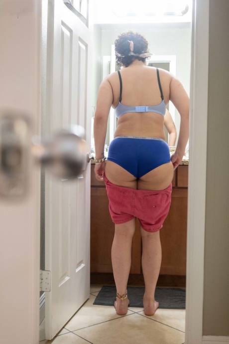 fat ass outside sexy nude pics