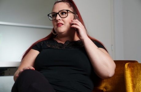 bbw gets horny watching sexy galleries