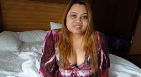 thick ebony lady facesits an older man pornos pictures