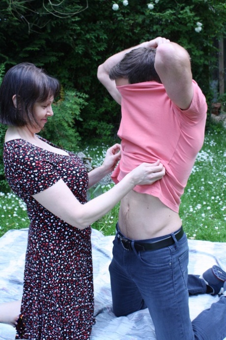 chubby mom wants black cock art xxx images