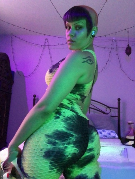many big booty lesbians naked img