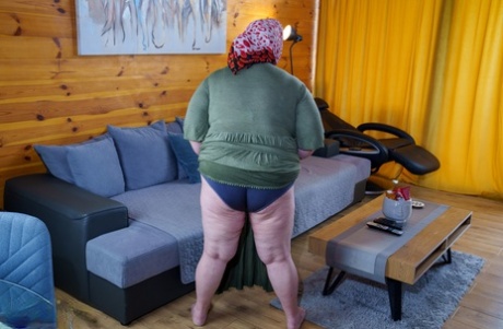 ronni gets a ride from bbw ariane and give her a creampie in the pussy free nude photos