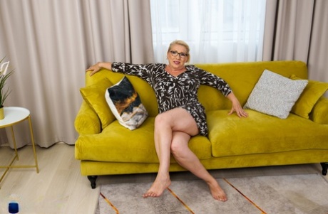fat bitch gets pissed on nude photos