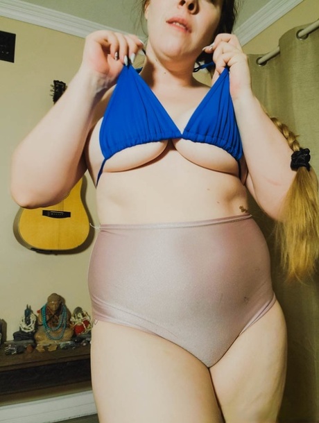 european cutie enjoys pussy pump and rams in hefty vibro in twat free galleries