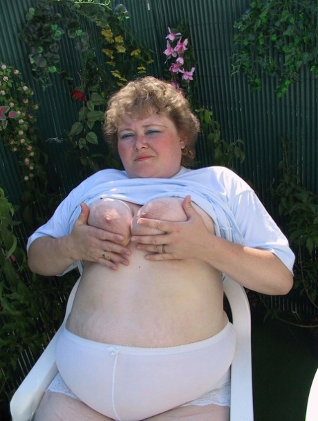 yoga busty lesbos yess bbw art xxx pic