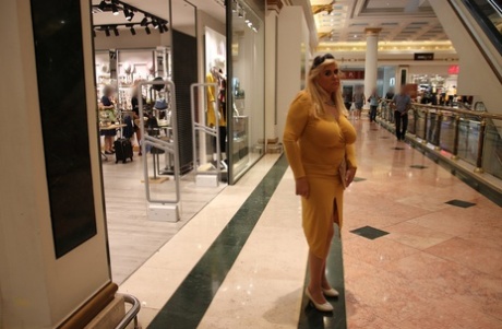 the big ass milf eating by rvacomics beautiful xxx photo