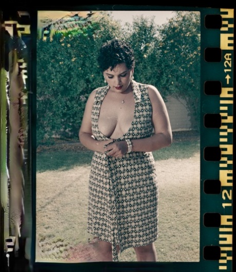 pin up plumper klaudia kelly pool side free xxx pics