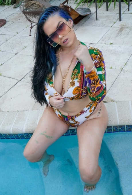 curvy babe alyssa moore and a hard package free nude images
