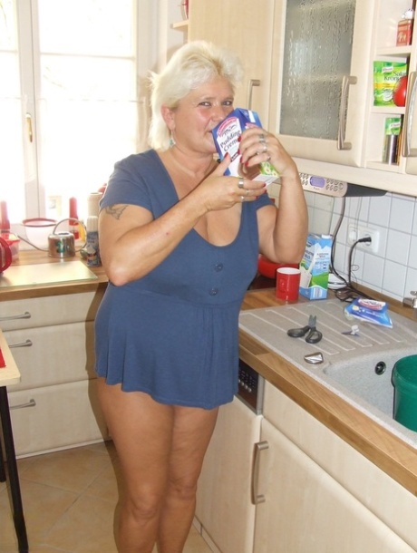 bbw granny pissing beautiful archive