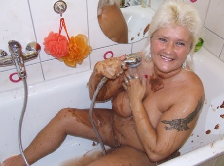 thick titties hot nude picture
