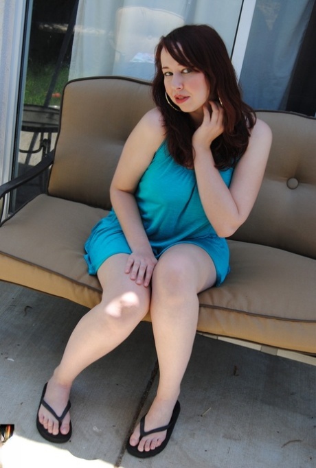 mature bbw whore with chunky thighs is fingering her fat sexy naked pic