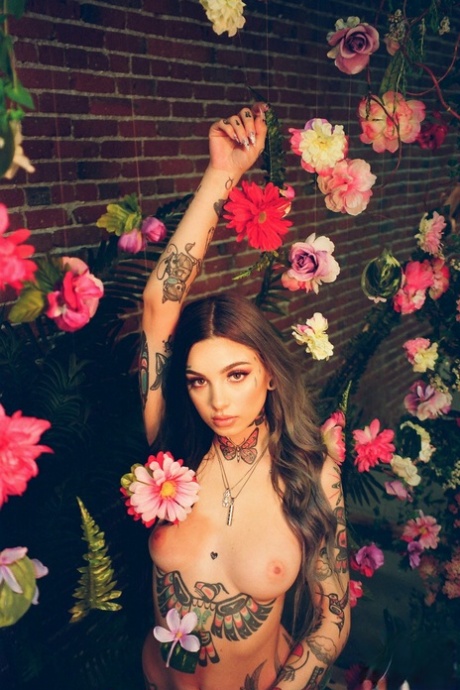 thick thighs tiny waist naked images