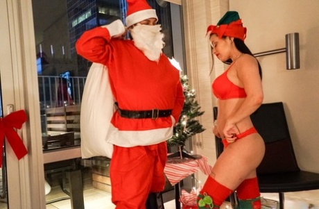 red head plumper plays with herself sex img