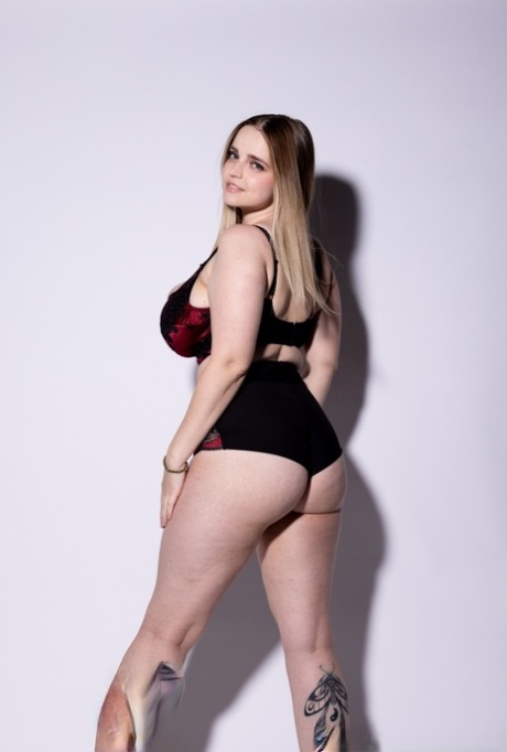 thick madame v naked image
