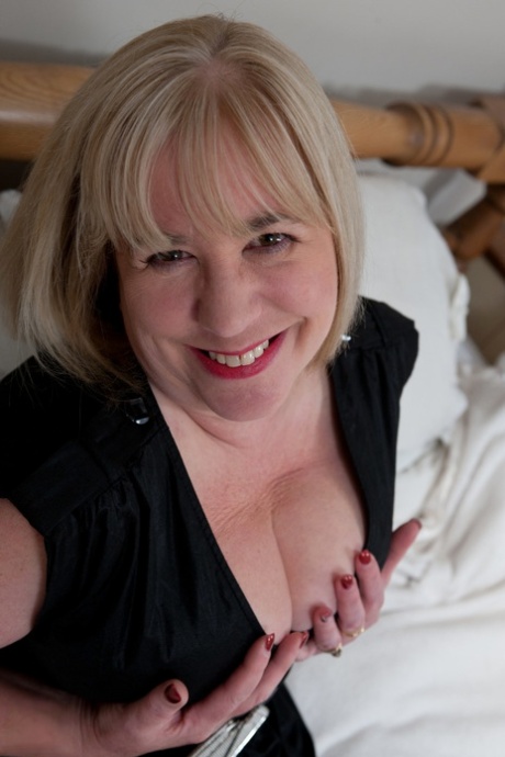 thick milf lingerie hot sexy img